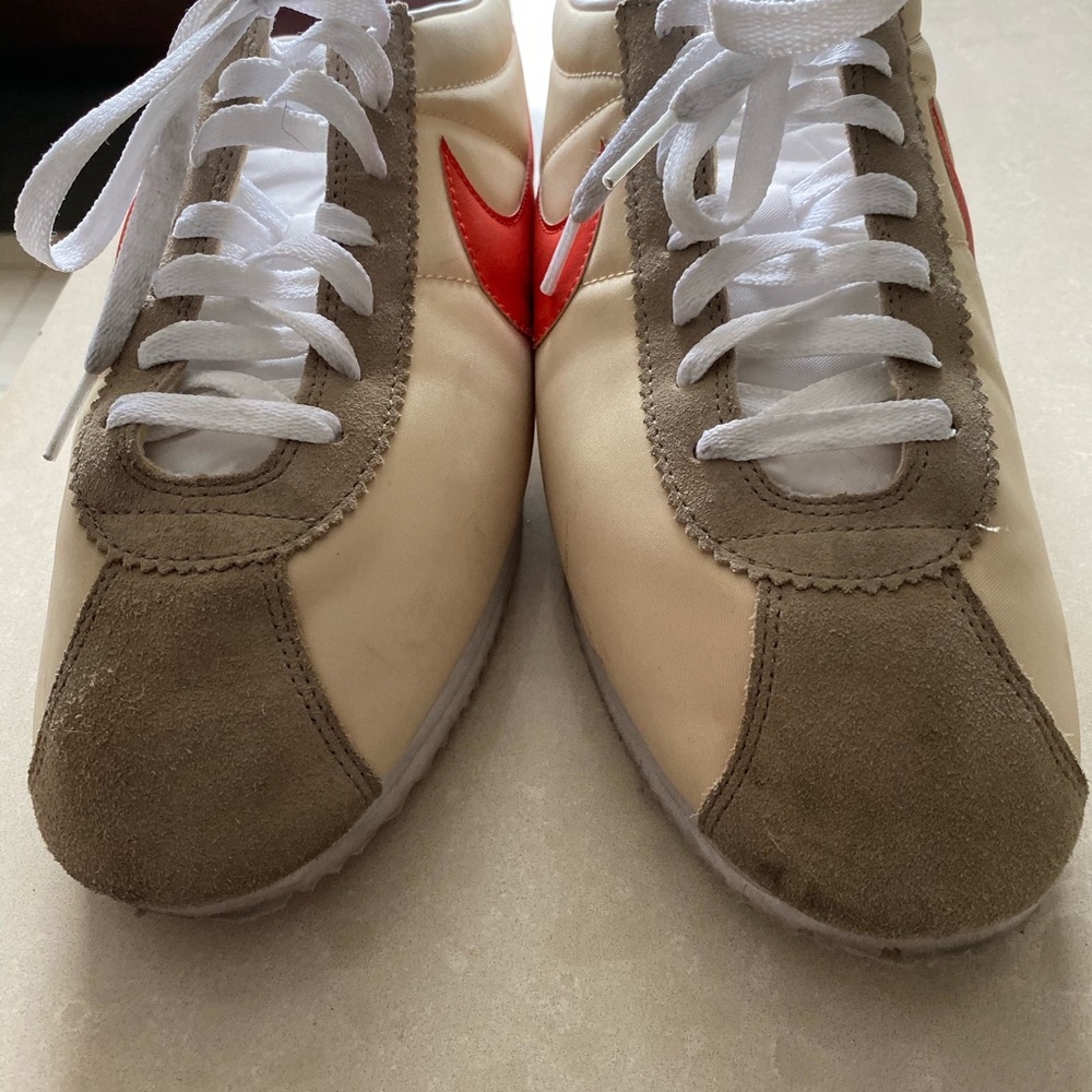 Nike barely worn old school shoes